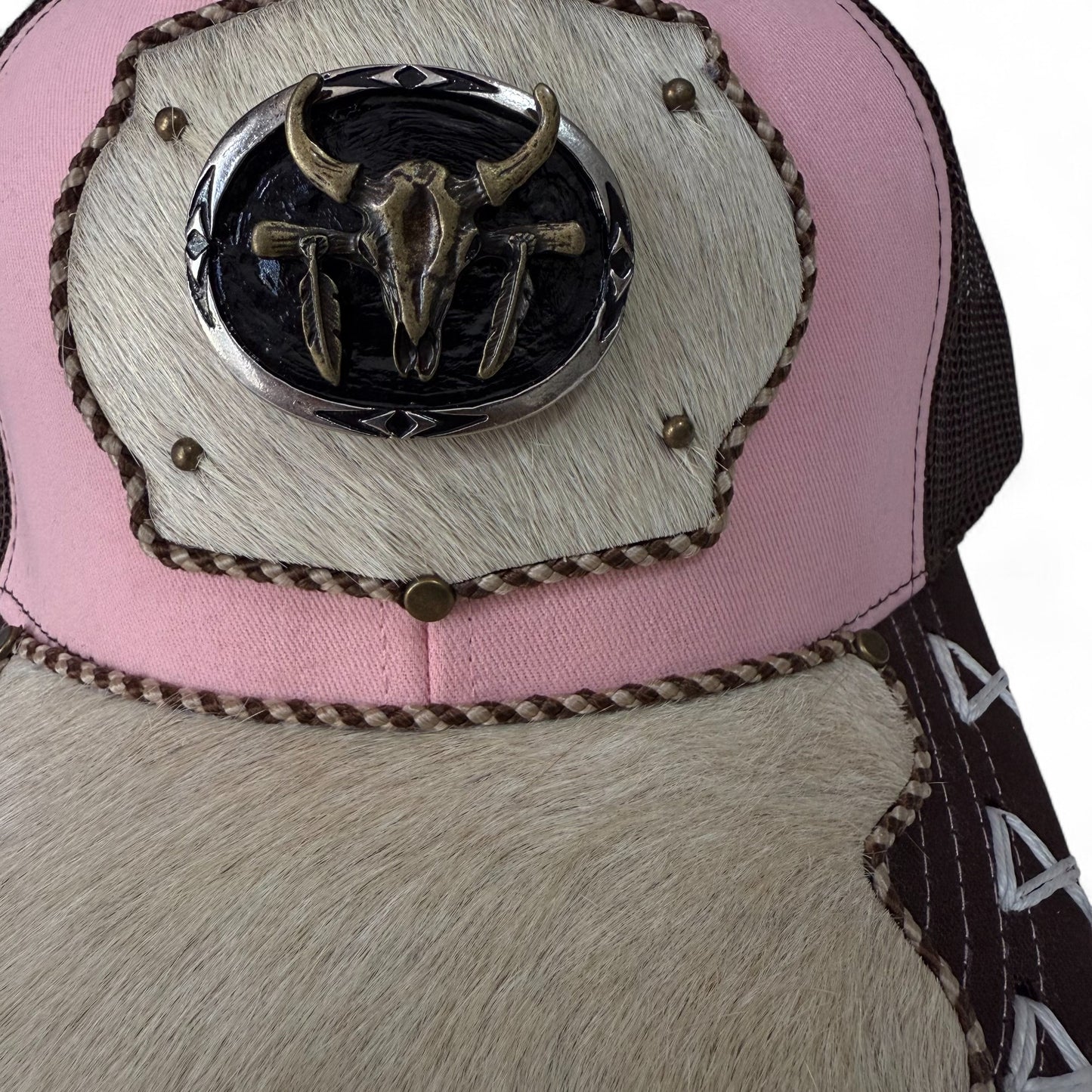 Gorra Trucker Vaquera Artesanal Rosa | Cuero con Pelo Natural y Herrajes | Hecha en México