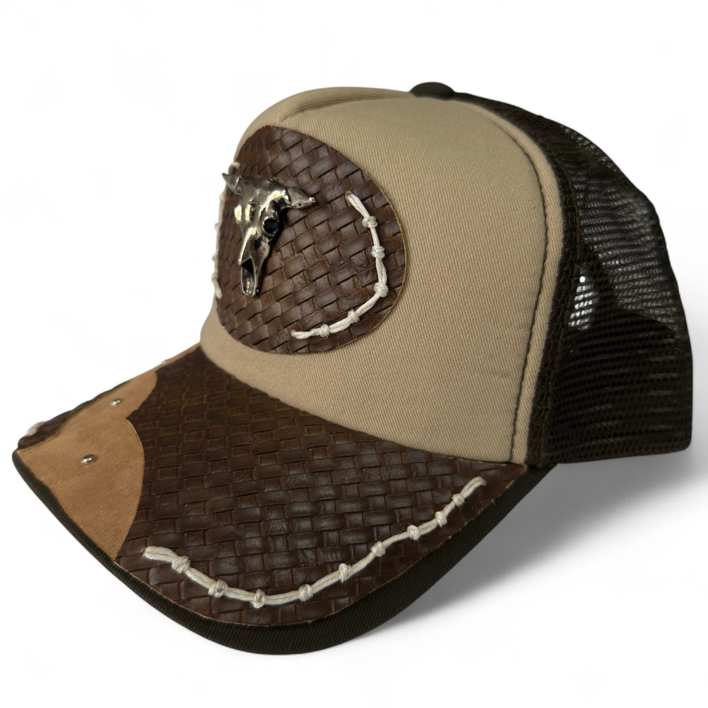 Gorra Trucker Vaquera Artesanal Beige | Cuero Sintético y Herrajes | Hecha en México