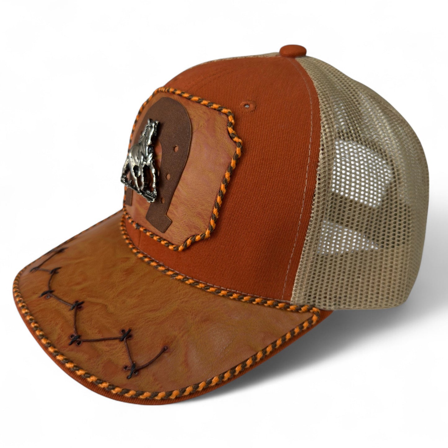 Gorra Trucker Vaquera Artesanal Naranja Costuras | Cuero Sintético y Herrajes | Hecha en México
