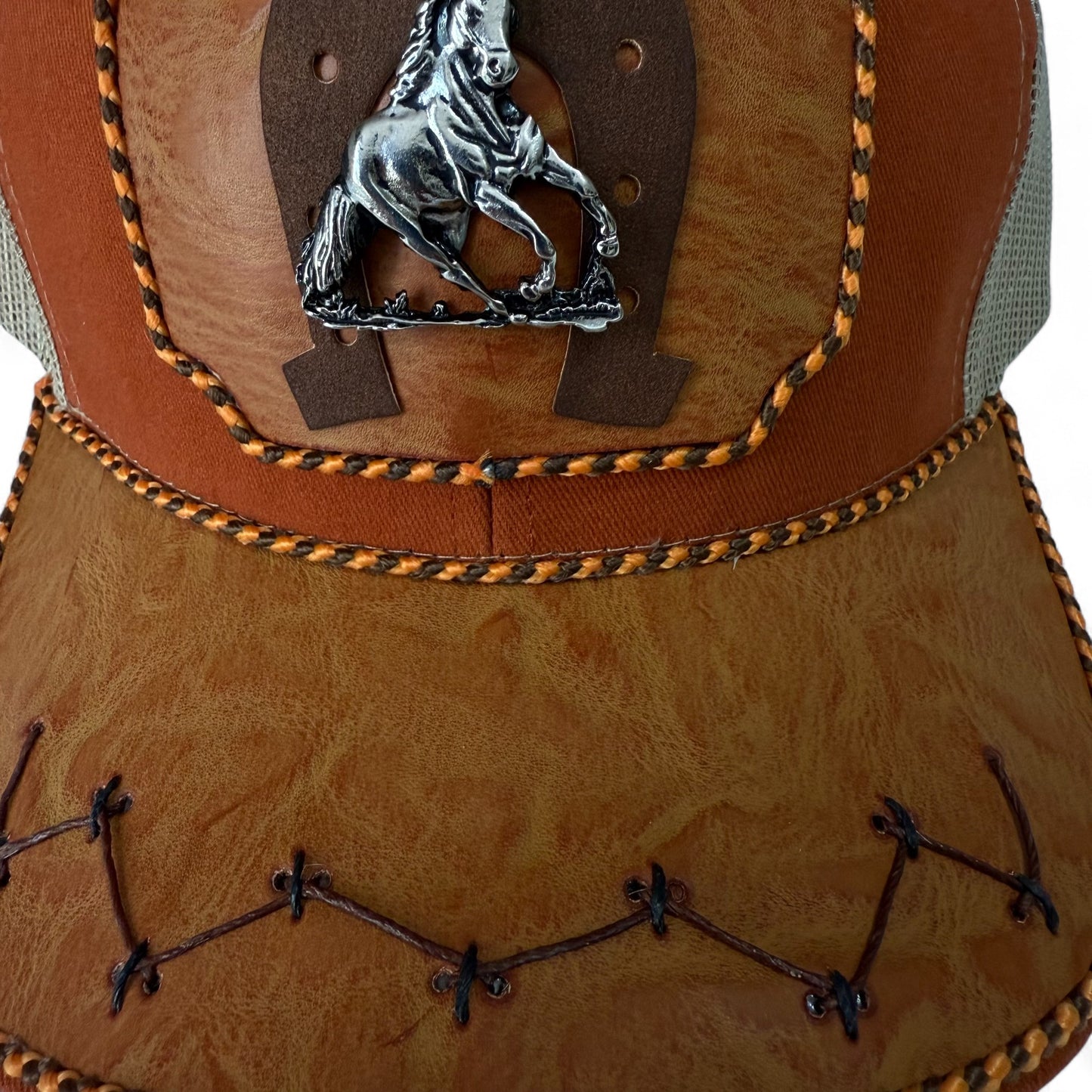 Gorra Trucker Vaquera Artesanal Naranja Costuras | Cuero Sintético y Herrajes | Hecha en México