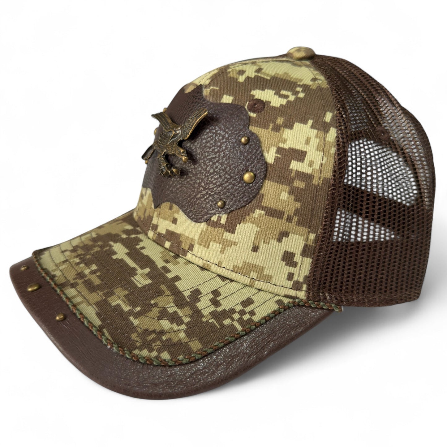 Gorra Trucker Artesanal Camuflaje | Cuero Sintético y Herrajes | Hecha en México