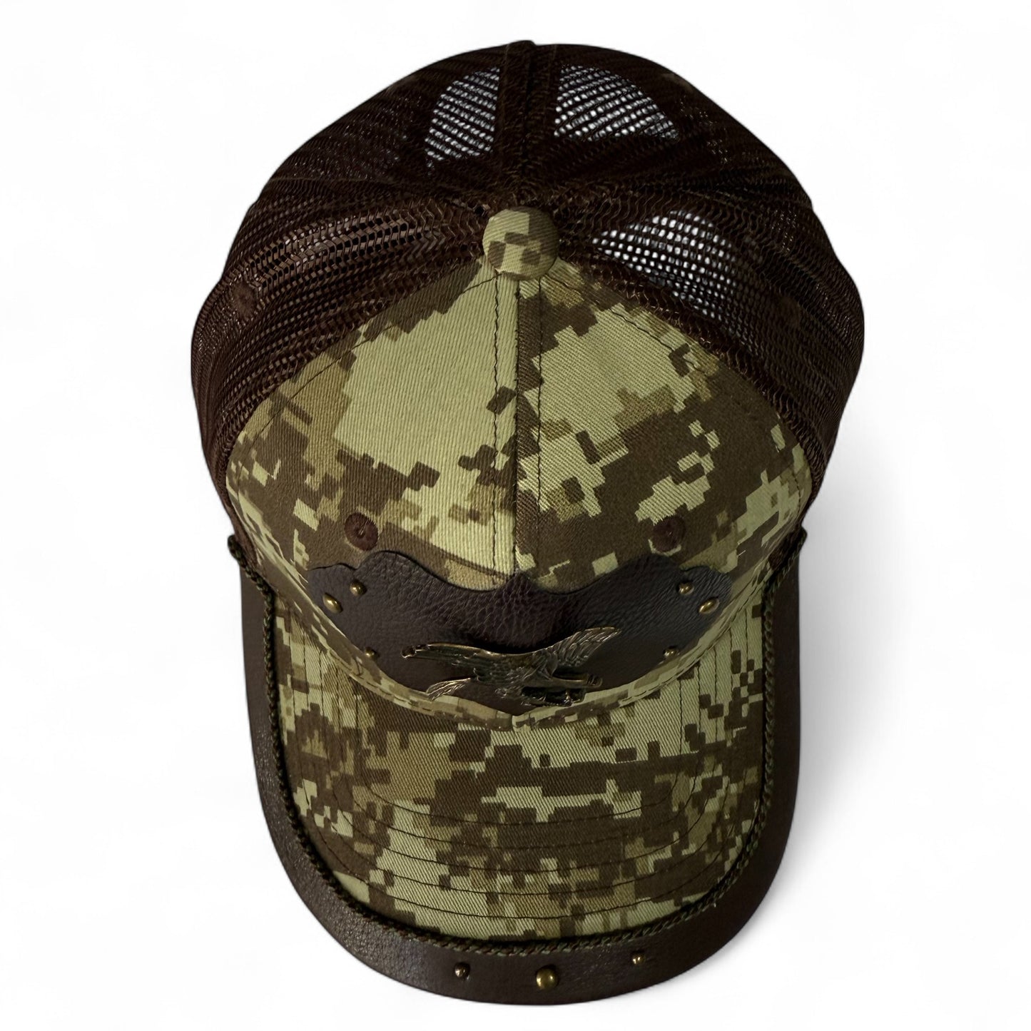 Gorra Trucker Artesanal Camuflaje | Cuero Sintético y Herrajes | Hecha en México