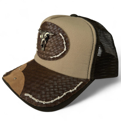 Gorra Trucker Vaquera Artesanal Beige | Cuero Sintético y Herrajes | Hecha en México