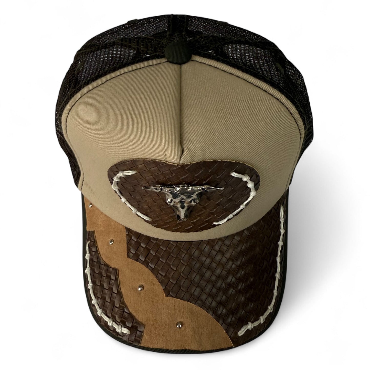 Gorra Trucker Vaquera Artesanal Beige | Cuero Sintético y Herrajes | Hecha en México