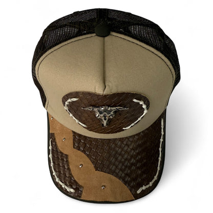 Gorra Trucker Vaquera Artesanal Beige | Cuero Sintético y Herrajes | Hecha en México
