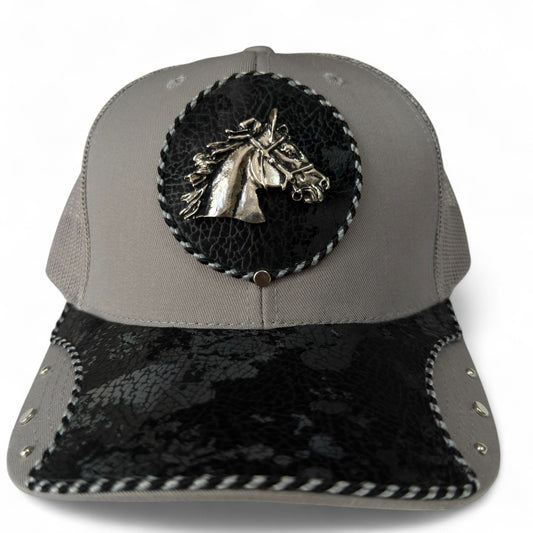 Gorra Trucker Artesanal Vaquera Caballo | Cuero Sintético y Herrajes | Hecha en México